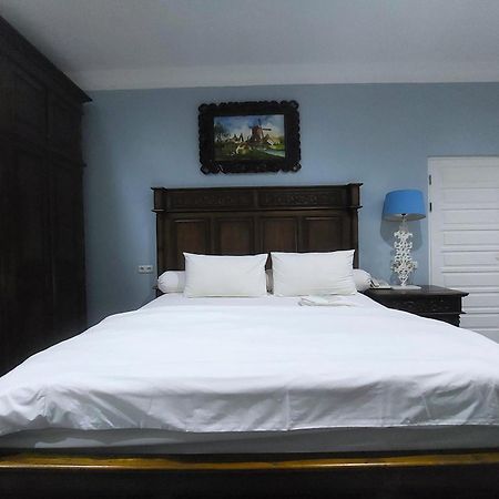 Nonie'S Huis Hotel ميدان المظهر الخارجي الصورة